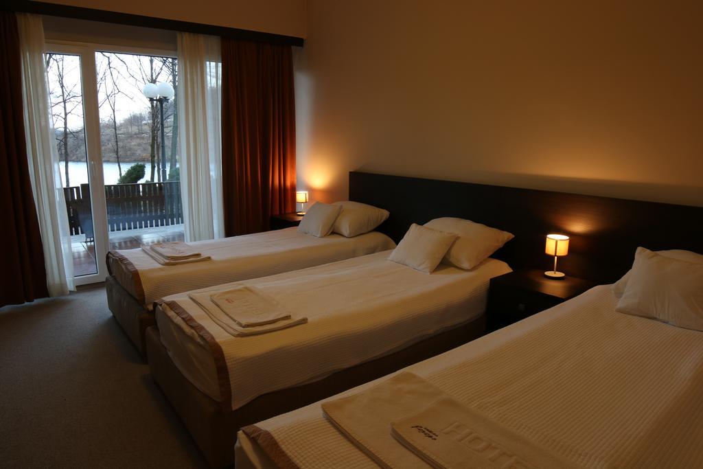 Hotel Jezero ボル エクステリア 写真
