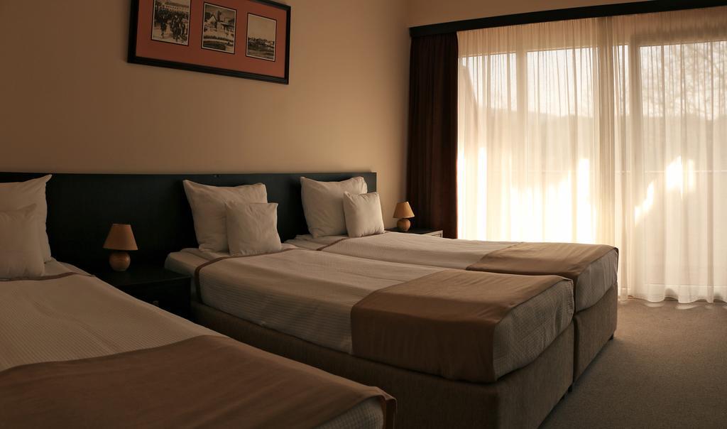 Hotel Jezero ボル エクステリア 写真