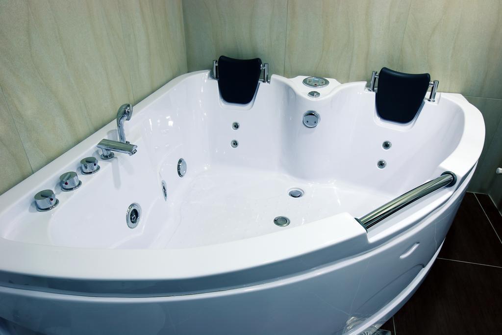 Hotel Jezero ボル エクステリア 写真