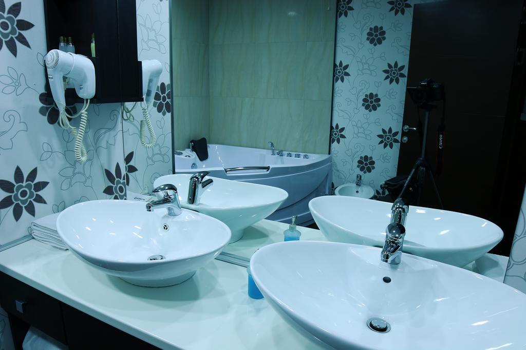 Hotel Jezero ボル エクステリア 写真