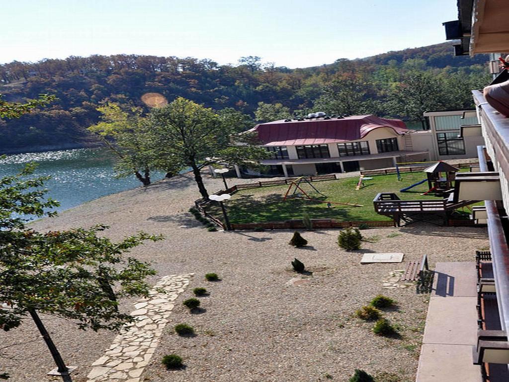 Hotel Jezero ボル エクステリア 写真