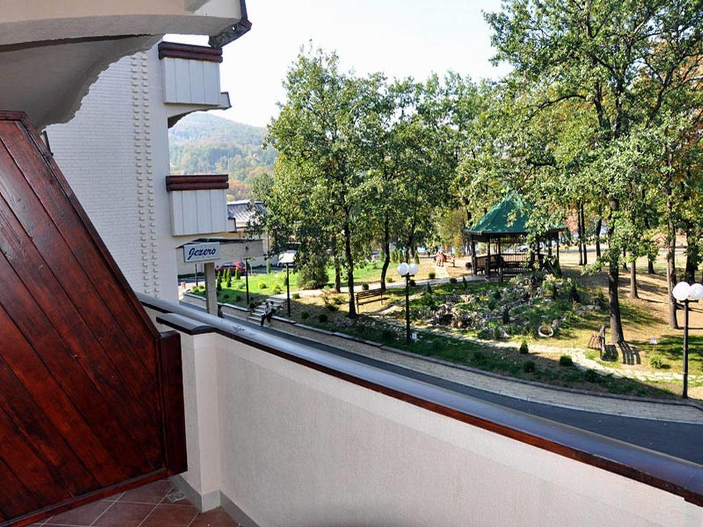 Hotel Jezero ボル エクステリア 写真