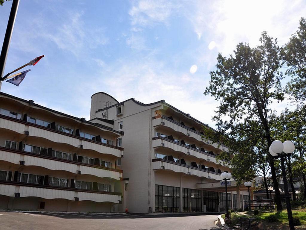 Hotel Jezero ボル エクステリア 写真