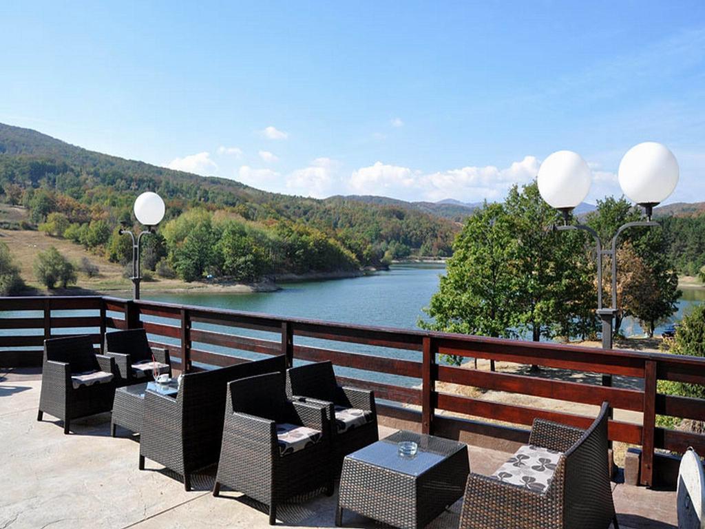 Hotel Jezero ボル エクステリア 写真