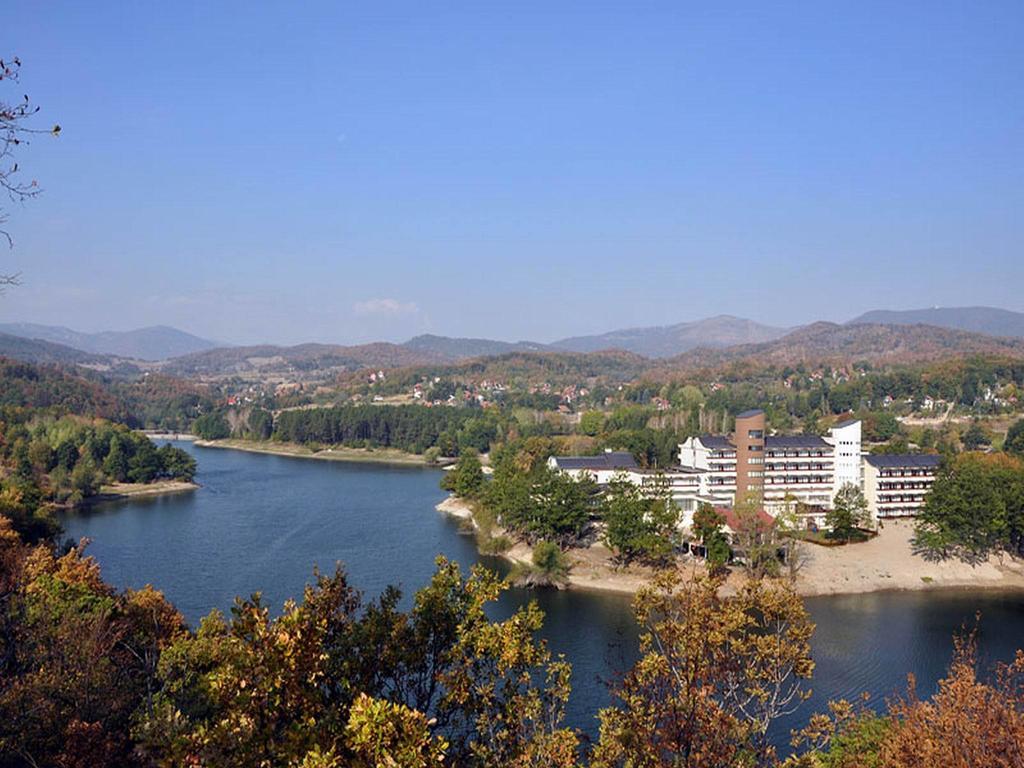Hotel Jezero ボル エクステリア 写真